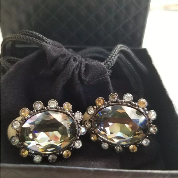 Oscar de la Renta Vintage Clip-on Earrings - Picture 6 of 6